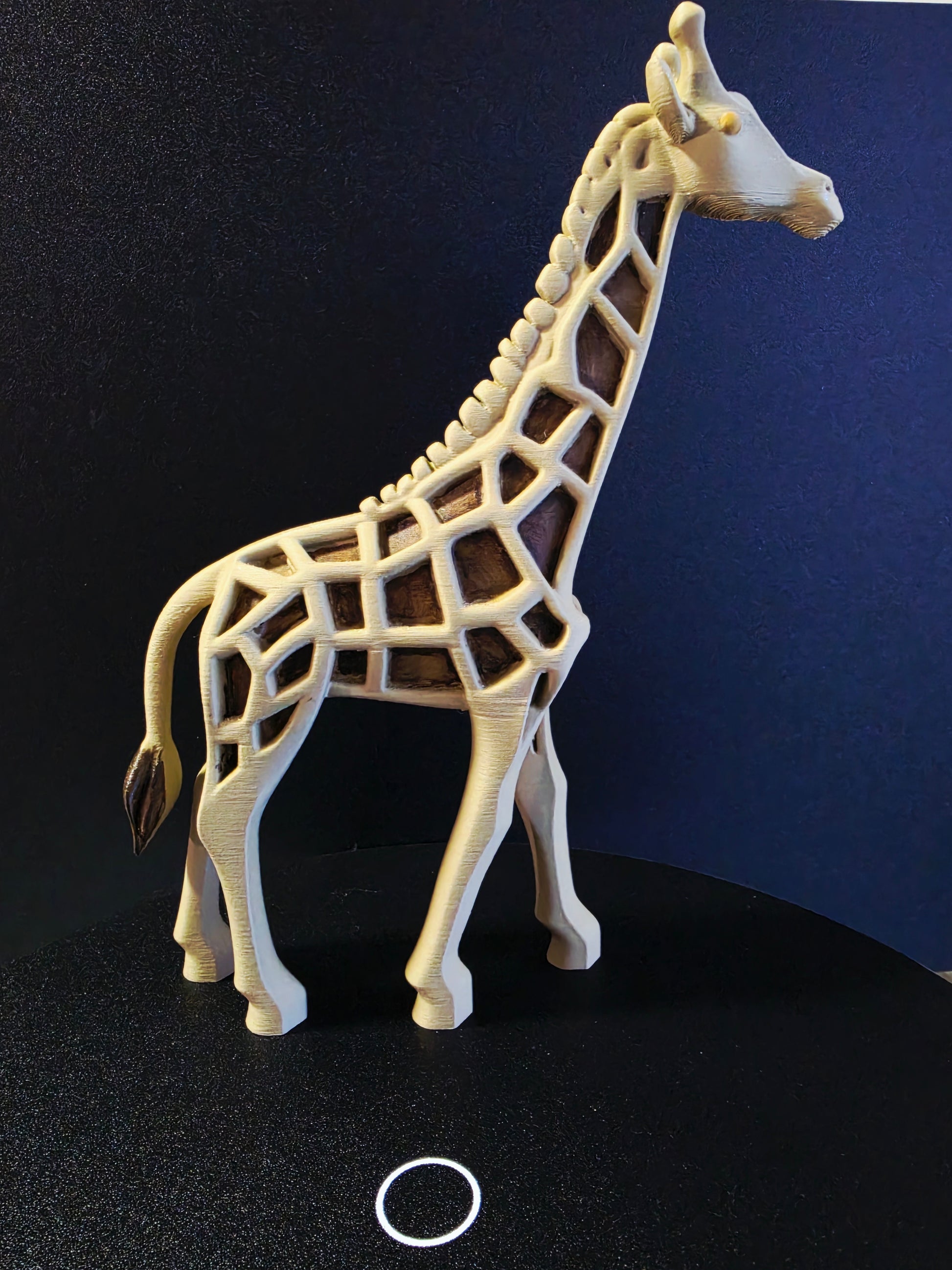 Giraffe sculpture with a lattice structure on a dark background